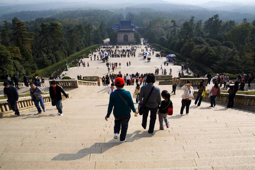 横图,彩色,室外,白天,旅游,度假,名胜古迹,标志建筑,地标,建筑,南京,中国,亚洲,遗迹,图片,文化遗产,纪念碑,古迹,历史,文物,娱乐,建设,古建筑,台阶,树,树木,石碑,享受,休闲,旅游胜地,放松,摄影,陵墓,参观,古文明,东亚,江苏省,孙中山,中华人民共和国,名人,伟大,伟人,石,彩图,旅行,bj174
