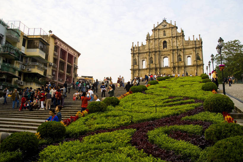 横图,彩色,室外,白天,旅游,度假,名胜古迹,标志建筑,地标,建筑,路灯,澳门,中国,亚洲,行人,游客,游人,遗迹,图片,文化遗产,古迹,历史,文物,娱乐,建设,古建筑,路人,旅客,台阶,享受,休闲,旅游胜地,放松,摄影,欧式建筑,古文明,东亚,中华人民共和国,过客,旅游者,彩图,旅行,大三巴,bj174