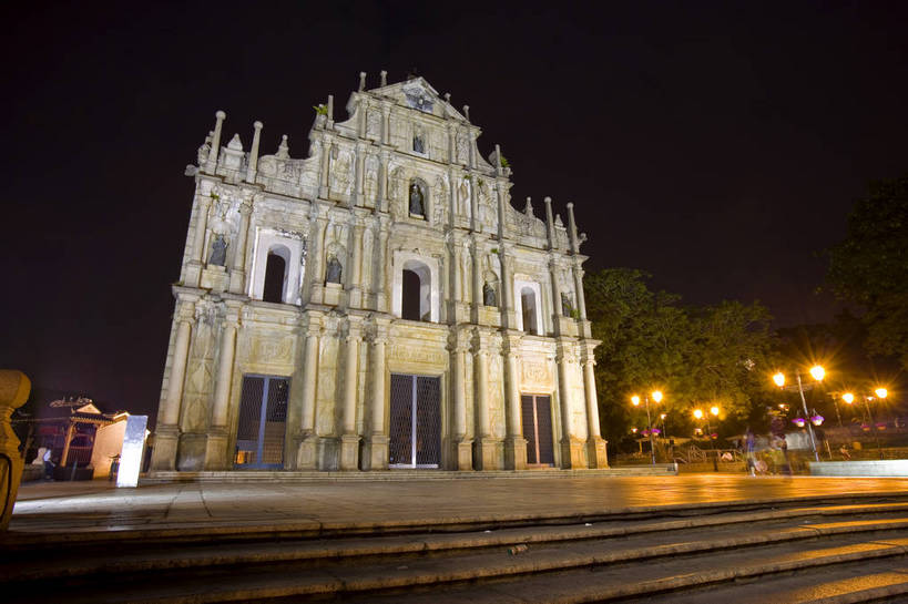 横图,彩色,室外,夜晚,旅游,度假,名胜古迹,标志建筑,地标,建筑,路灯,夜景,澳门,中国,亚洲,行人,游客,游人,阴影,遗迹,光线,图片,影子,文化遗产,灯光,古迹,历史,文物,娱乐,建设,古建筑,路人,旅客,台阶,享受,休闲,闪耀,旅游胜地,放松,摄影,闪烁,欧式建筑,灯火通明,古文明,东亚,中华人民共和国,闪动,闪灼,过客,旅游者,彩图,旅行,大三巴,bj174