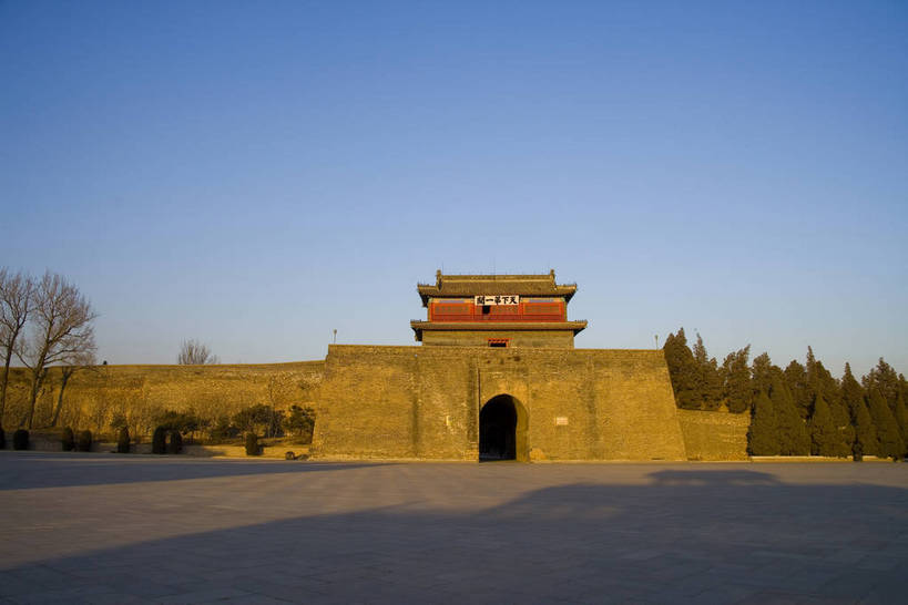 横图,彩色,室外,白天,旅游,度假,名胜古迹,标志建筑,地标,建筑,长城,中国,亚洲,风俗,遗迹,壮观,文化遗产,冬天,古城,辽阔,古典,宏伟,古迹,历史,文物,娱乐,建设,传统,城墙,古建筑,历史建筑,特色,古代,蓝天,天空,天,享受,休闲,广阔,旅游胜地,放松,精神,摄影,城楼,古代建筑,纪念,文明,中国文化,特殊,防御,古文明,东亚,古长城,中华人民共和国,河北省,秦皇岛,抵抗,奇迹,古远,伟大,流传,制度,特别,旅行,传统文化,山海关,bj174