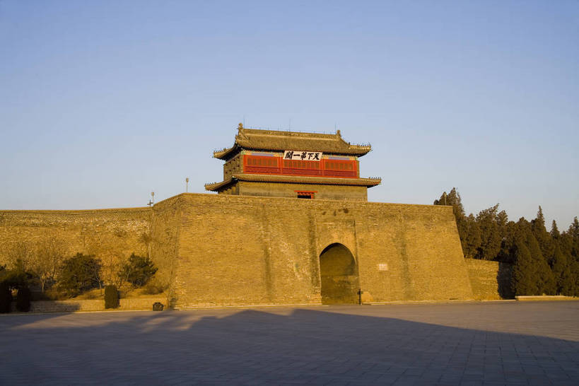 横图,彩色,室外,白天,旅游,度假,名胜古迹,标志建筑,地标,建筑,长城,中国,亚洲,风俗,遗迹,壮观,文化遗产,冬天,古城,辽阔,古典,宏伟,古迹,历史,文物,娱乐,建设,传统,城墙,古建筑,历史建筑,特色,古代,蓝天,天空,天,享受,休闲,广阔,旅游胜地,放松,精神,摄影,城楼,古代建筑,纪念,文明,中国文化,特殊,防御,古文明,东亚,古长城,中华人民共和国,河北省,秦皇岛,抵抗,奇迹,古远,伟大,流传,制度,特别,旅行,传统文化,山海关,bj174