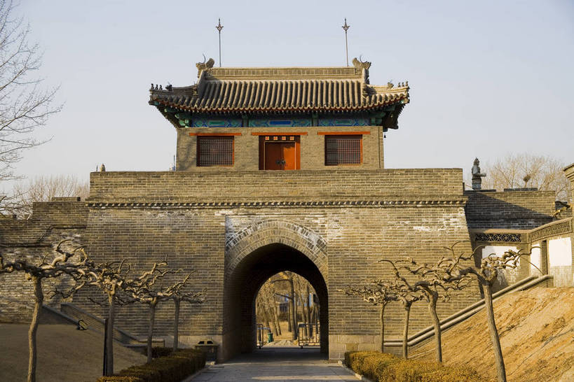 横图,彩色,室外,白天,旅游,度假,名胜古迹,标志建筑,地标,建筑,长城,中国,亚洲,风俗,遗迹,壮观,文化遗产,冬天,古城,辽阔,古典,宏伟,古迹,历史,文物,娱乐,建设,传统,城墙,古建筑,历史建筑,特色,古代,蓝天,天空,天,享受,休闲,广阔,旅游胜地,放松,精神,摄影,城楼,古代建筑,纪念,文明,中国文化,特殊,防御,古文明,东亚,古长城,中华人民共和国,河北省,秦皇岛,抵抗,奇迹,古远,伟大,流传,制度,特别,旅行,传统文化,老龙头,山海关,bj174