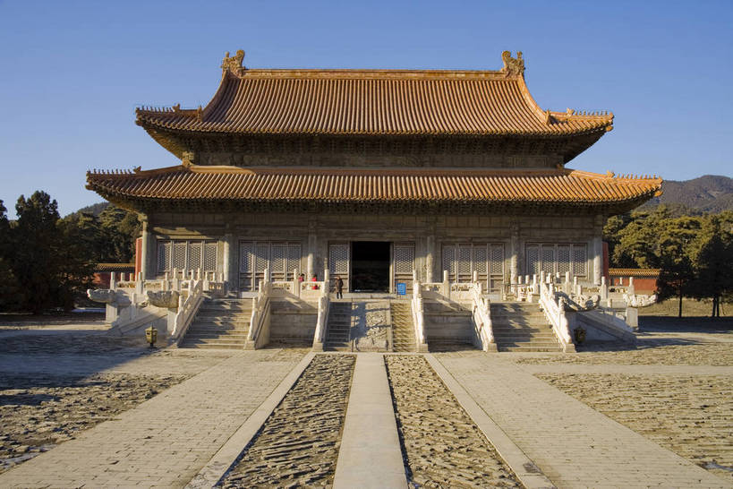 横图,彩色,室外,白天,旅游,度假,神秘,名胜古迹,门,标志建筑,道路,地标,建筑,路,公路,中国,亚洲,花纹,风俗,遗迹,艺术,雕刻,雕像,图案,楼阁,文化遗产,交通,古迹,历史,文物,娱乐,建设,传统,古建筑,享受,休闲,旅游胜地,放松,精神,气派,摄影,古代建筑,权威,陵墓,象征,高贵,美好,拱形门,感受,图样,参观,古文明,东亚,中华人民共和国,权力,河北,威严,权势,伟大,古代文明,制度,特征,皇家,势力,马路,彩图,旅行,皇陵,东陵,清东陵,bj174
