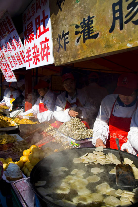 点心,人群,竖图,购物,聚会,度假,消费,城市风光,北京,中国,春节,亚洲,舞狮,节日,庆祝,民俗,灯笼,景观,庙会,食品,集市,市场,都市,历史,文化,传统,小吃,食物,古代,彩带,庆典,休闲,假日,喜庆,竖,金融,热闹,活动,纪念,矗立,美好,东方文化,喜事,玩乐,耸立,选购,贸易,东亚,中华人民共和国,挺立,墟市,喜气,古远,隆重,传统文化,街市,bj174