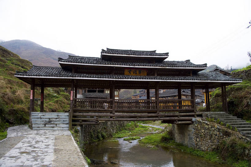 横图,室外,白天,旅游,度假,农业,梯田,名胜古迹,田园,标志建筑,地标,建筑,中国,亚洲,遗迹,民俗,景观,文化遗产,建筑群,古典,古迹,文物,娱乐,建设,古建筑,特色,自然,享受,休闲,旅游胜地,景色,放松,人文景观,广西,耕作,中国文化,古文明,东亚,龙胜,风雨桥,中华人民共和国,民族建筑,古代文明,旅行,传统文化,bj174