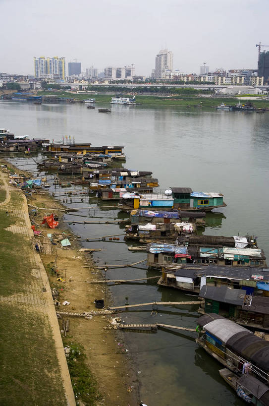 竖图,俯视,彩色,室外,白天,旅游,度假,名胜古迹,城市风光,标志建筑,城市,道路,地标,建筑,中国,亚洲,遗迹,景观,建筑群,桥,交通,都市,古迹,文物,娱乐,建设,现代,古建筑,现代建筑,享受,休闲,旅游胜地,放松,竖,运输,摄影,经济,广西,矗立,耸立,古文明,东亚,发展,南宁,广西壮族自治区,首府,中华人民共和国,桂,华南地区,南宁市,挺立,繁荣,进步,发达,旅行,邕江,中兴大桥,bj174