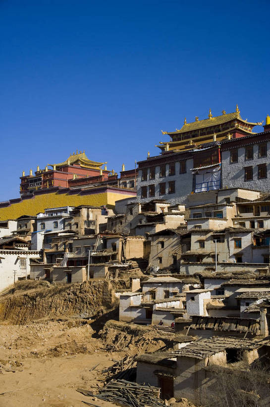 竖图,彩色,室外,白天,旅游,标志建筑,地标,建筑,香格里拉,中国,亚洲,民俗,景观,文化遗产,古城,建筑群,古典,建设,迪庆,云南,民居,特色,古镇,远景,景色,竖,摄影,人文景观,矗立,中国文化,耸立,东亚,松赞林寺,中华人民共和国,挺立,民族建筑,古代文明,旅行,传统文化,bj174