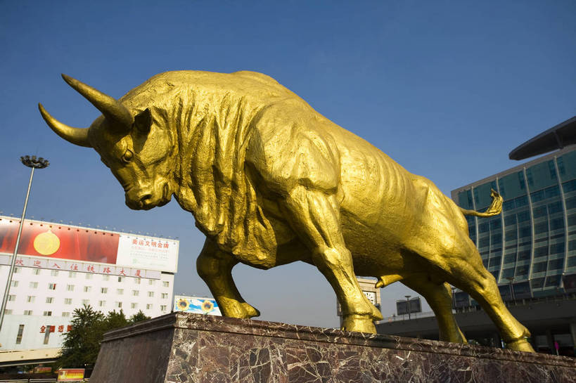 广场,火车站,横图,彩色,室外,特写,白天,旅游,城市风光,城市,建筑,车站,雕塑,昆明,中国,亚洲,游客,局部,雕像,交通,现代,现代建筑,铜牛,云南,旅客,运输,摄影,中国文化,游行,东亚,中华人民共和国,传统文化,bj174