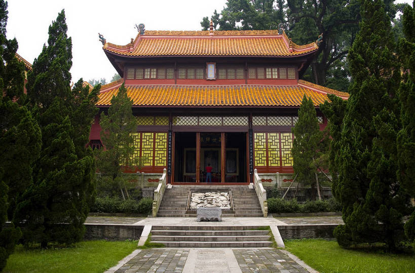 横图,彩色,室外,白天,旅游,度假,名胜古迹,门,标志建筑,地标,建筑,中国,亚洲,遗迹,图片,文化遗产,建筑群,古典,古迹,文物,娱乐,建设,古建筑,台阶,树木,享受,休闲,旅游胜地,放松,摄影,文明,中国文化,古文明,东亚,湖南,湖南省,中华人民共和国,省会,华中地区,长沙,长沙市,湘,幽静,旅行,传统文化,岳麓山,岳麓书院,飞檐,湖南大学,岳麓区,bj174