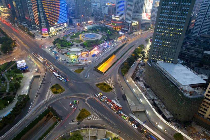 横图,室外,白天,旅游,度假,名胜古迹,城市风光,标志建筑,城市,大厦,道路,地标,建筑,夜景,中国,亚洲,遗迹,景观,建筑群,灯光,交通,都市,古迹,文物,娱乐,建设,现代,古建筑,现代建筑,享受,休闲,灿烂,旅游胜地,放松,运输,经济,鸟瞰,古文明,东亚,发展,湖南,湖南省,中华人民共和国,省会,灯火辉煌,华中地区,长沙,长沙市,湘,繁荣,进步,发达,旅行,长沙芙蓉广场,bj174