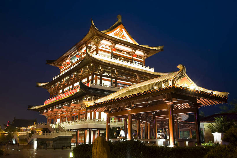 横图,彩色,室外,旅游,度假,名胜古迹,标志建筑,地标,建筑,夜景,中国,亚洲,遗迹,图片,文化遗产,建筑群,灯光,古典,古迹,文物,娱乐,建设,古建筑,树木,享受,休闲,灿烂,旅游胜地,放松,摄影,文明,中国文化,古文明,东亚,湖南,中华人民共和国,灯火辉煌,长沙,幽静,旅行,传统文化,杜甫江阁,bj174