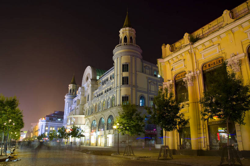 横图,室外,旅游,度假,名胜古迹,城市风光,标志建筑,城市,地标,建筑,夜景,中国,亚洲,遗迹,灯光,古迹,文化,文物,娱乐,建设,古建筑,历史建筑,特色,地标建筑,享受,休闲,灿烂,旅游胜地,放松,哈尔滨,古文明,东亚,黑龙江,中华人民共和国,灯火辉煌,旅行,俄罗斯文化,中央大街,bj174