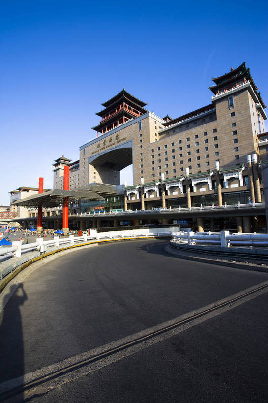 火车站,竖图,彩色,室外,白天,美景,城市风光,城市,道路,建筑,街道,路,公路,中国,亚洲,景观,交通,首都,都市,现代建筑,景色,竖,运输,摄影,矗立,文明,耸立,东亚,中华人民共和国,挺立,马路,北京火车站,西客站,bj174
