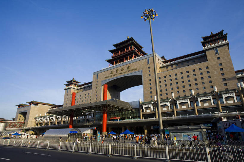火车站,横图,彩色,室外,白天,美景,城市风光,城市,道路,建筑,街道,路,公路,中国,亚洲,景观,交通,首都,都市,现代建筑,景色,运输,摄影,文明,东亚,中华人民共和国,马路,北京火车站,西客站,bj174