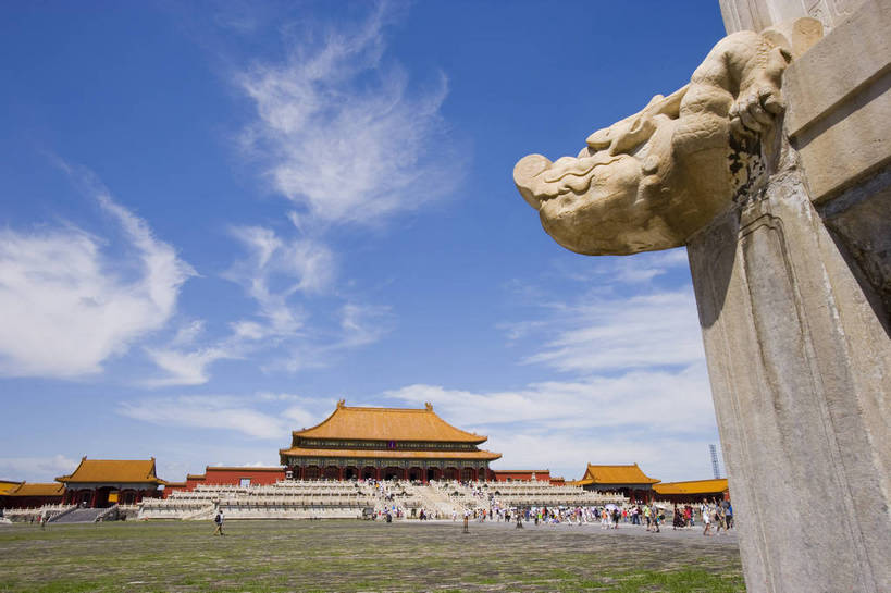 故宫,宫殿,栏杆,横图,彩色,室外,白天,旅游,度假,成功,名胜古迹,标志建筑,地标,建筑,雕塑,北京,中国,亚洲,风俗,遗迹,艺术,装饰,龙,雕刻,雕像,扶手,龙头,图片,文化遗产,建筑群,古典,古迹,历史,文化,文物,娱乐,建设,传统,古建筑,护栏,石雕,台阶,蓝天,工艺品,紫禁城,享受,休闲,远景,石阶,旅游胜地,放松,精神,摄影,古代建筑,纪念,皇帝,美术,权威,象征,高贵,主题,图腾,传说,陈列,古文明,东亚,中华人民共和国,功能,美学,权力,统治,祥瑞,威严,灵兽,权势,尊荣,太和殿,古代文明,制度,天子,九五之尊,圣上,统治者,陛下,官家,势力,幸运,旅行,传统文化,bj174