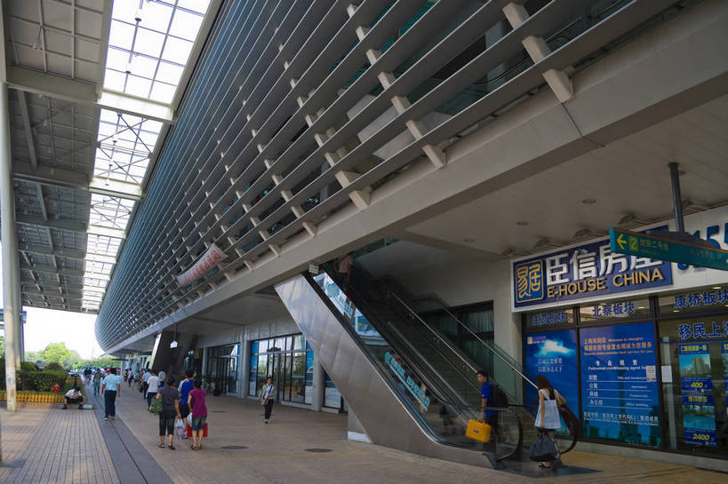 横图,彩色,室外,白天,旅游,度假,名胜古迹,标志建筑,地标,建筑,车站,上海,中国,亚洲,遗迹,站台,交通,古迹,文物,娱乐,建设,古建筑,月台,车,交通工具,享受,休闲,旅游胜地,放松,摄影,载具,磁悬浮,古文明,东亚,龙阳路,磁悬浮列车,中华人民共和国,旅行,磁悬浮技术,bj174