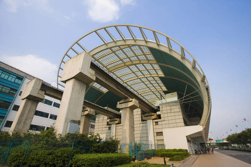 横图,彩色,室外,白天,旅游,度假,名胜古迹,标志建筑,地标,建筑,车站,上海,中国,亚洲,遗迹,站台,交通,古迹,文物,娱乐,建设,古建筑,月台,车,交通工具,享受,休闲,旅游胜地,放松,摄影,载具,磁悬浮,古文明,东亚,龙阳路,磁悬浮列车,中华人民共和国,旅行,磁悬浮技术,bj174