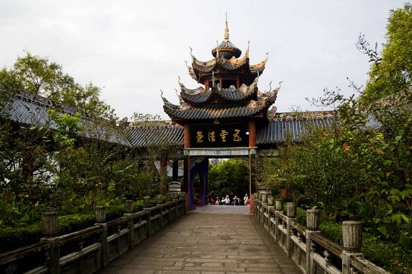 横图,彩色,室外,白天,旅游,度假,名胜古迹,门,标志建筑,地标,建筑,中国,亚洲,遗迹,建筑群,古典,古迹,文物,娱乐,建设,古建筑,享受,休闲,旅游胜地,放松,摄影,四川省,中国文化,古文明,东亚,中华人民共和国,旅行,丰都,丰都鬼城,传统文化,bj174