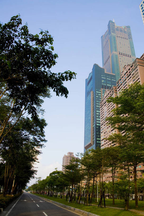 竖图,彩色,室外,白天,旅游,度假,草坪,名胜古迹,城市风光,标志建筑,地标,建筑,台湾,中国,亚洲,遗迹,古迹,文物,娱乐,建设,古建筑,现代建筑,蓝天,绿地,享受,休闲,旅游胜地,放松,竖,摄影,城市广场,古文明,东亚,高雄市,中华人民共和国,旅行,bj174
