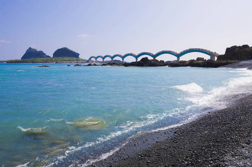 公园,横图,彩色,室外,白天,旅游,度假,名胜古迹,标志建筑,地标,建筑,台湾,中国,亚洲,遗迹,海岸,桥,海湾,古迹,文物,娱乐,建设,古建筑,蓝天,享受,休闲,旅游胜地,放松,摄影,海滨,古文明,东亚,三仙台,中华人民共和国,海,海滩,旅行,bj174