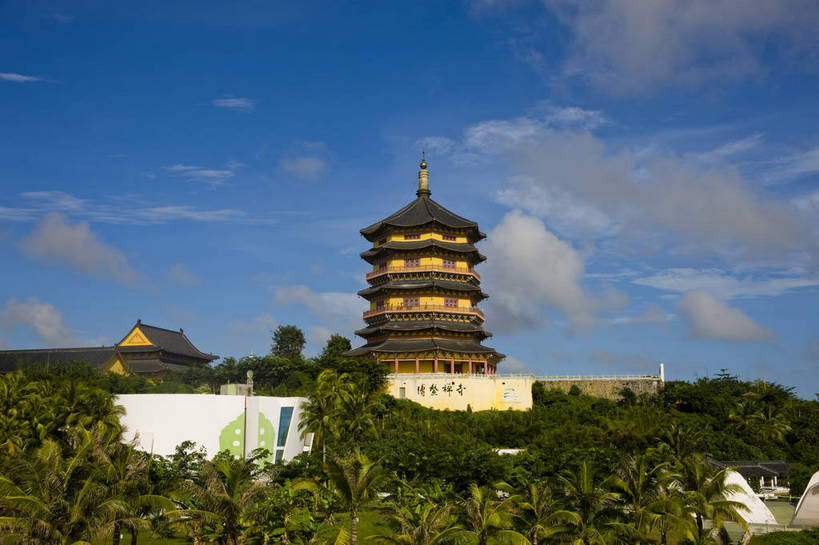 无人,寺庙,横图,彩色,室外,白天,旅游,树林,植物,标志建筑,地标,建筑,椰树,叶子,中国,亚洲,景观,建筑群,塔,绿叶,古典,建设,树,树木,海南,绿色,天空,自然,休闲,嫩叶,旅游胜地,摄影,海南省,生长,成长,度假村,东亚,中华人民共和国,华南地区,琼,叶,叶片,棕榈,椰子树,旅行,庙,博鳌,博鳌镇,琼东,琼海,琼海市,博鳌禅寺,bj174