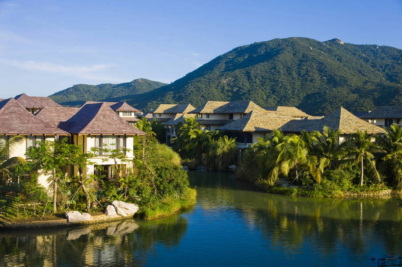 无人,横图,彩色,室外,白天,旅游,树林,植物,别墅,建筑,酒店,椰树,叶子,三亚,中国,亚洲,景观,水池,绿叶,海湾,树,树木,海南,绿色,天空,自然,休闲,嫩叶,旅游胜地,摄影,海南省,生长,成长,度假村,东亚,三亚市,中华人民共和国,华南地区,琼,叶,叶片,棕榈,椰子树,旅行,亚龙湾,亚龙湾国家旅游度假区,三亚亚龙湾五号别墅酒店,五号度假别墅酒店,bj174