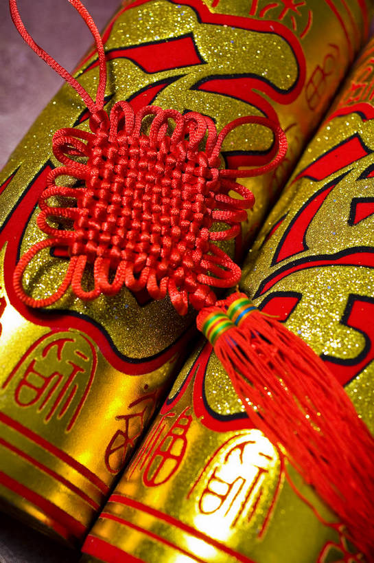 无人,竖图,彩色,室内,特写,静物,鞭炮,中国,春节,新年,节日,图片,装饰品,两个,福字,饰品,中国结,竖,摄影,中国文化,东亚,爆竹,影棚拍摄,传统文化,bj174