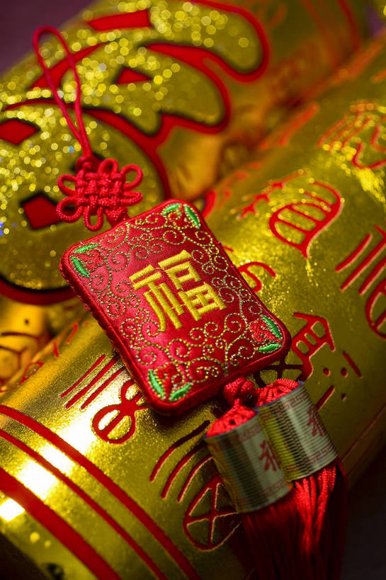 无人,竖图,彩色,室内,特写,静物,鞭炮,中国,春节,新年,节日,图片,装饰品,两个,福字,饰品,中国结,荷包,竖,摄影,中国文化,东亚,爆竹,影棚拍摄,传统文化,bj174
