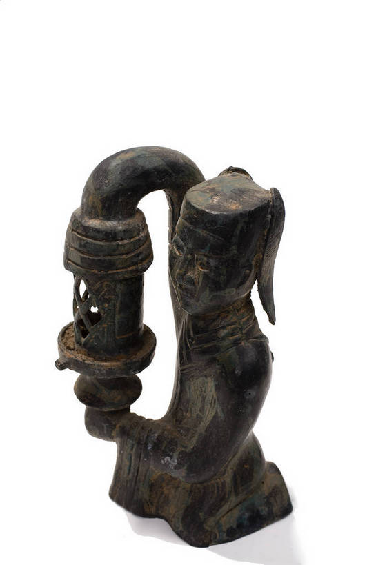 竖图,彩色,静物,金属制品,中国,金属,雕刻,图片,文化遗产,艺术品,历史,文物,装饰品,古代,一个,摄影,单个,古董,中国文化,东亚,青铜,青铜器,古远,古代文明,美术工艺,影棚拍摄,传统文化,青铜制品,长信宫灯,西汉长信宫灯,bj174