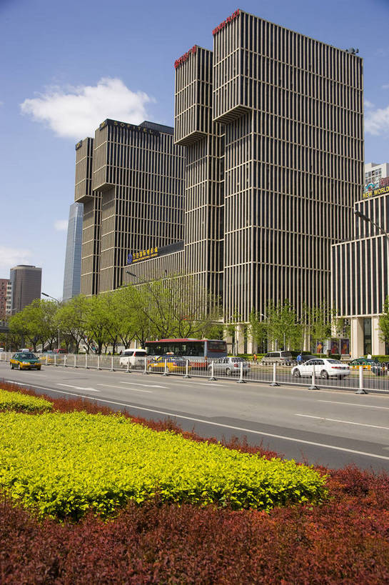 竖图,彩色,室外,白天,旅游,度假,美景,名胜古迹,城市风光,标志建筑,道路,地标,建筑,街道,路,公路,北京,中国,亚洲,遗迹,花坛,图片,景观,交通,首都,都市,古迹,文物,娱乐,建设,古建筑,现代建筑,地标建筑,享受,休闲,旅游胜地,景色,放松,竖,摄影,古文明,东亚,万达广场,中华人民共和国,北京市,京,北平,华北地区,马路,旅行,北京CBD,北京商务中心区,中国北京大北窑,bj174