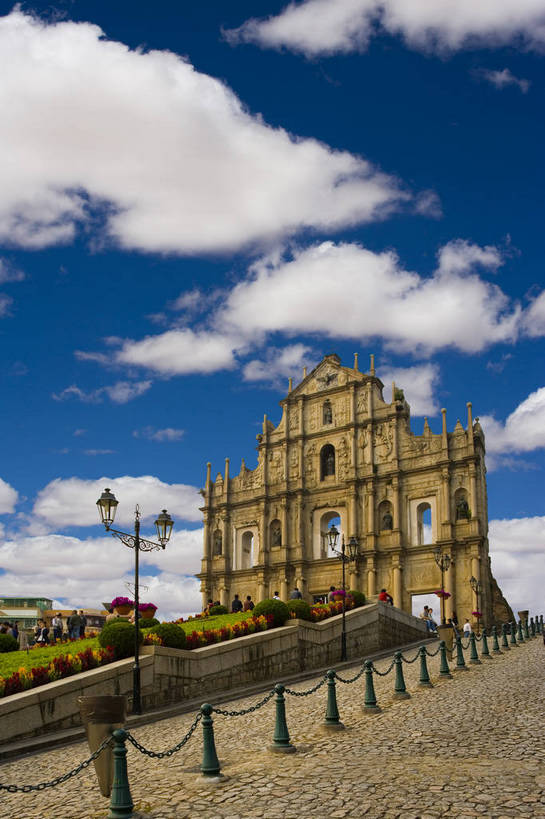 竖图,彩色,室外,特写,白天,旅游,度假,名胜古迹,标志建筑,地标,建筑,澳门,中国,亚洲,遗迹,花坛,图片,景观,文化遗产,建筑群,牌坊,牌楼,古典,合成,古迹,文物,娱乐,建设,古建筑,白云,蓝天,天空,地标建筑,享受,休闲,旅游胜地,放松,摄影,中国文化,特效,古文明,东亚,中华人民共和国,旅行,传统文化,大三巴,bj174