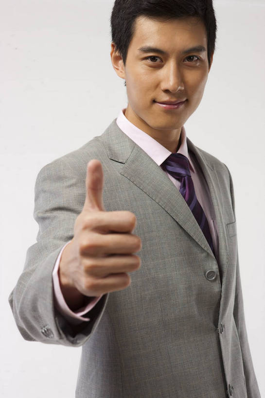 东方人,拇指,一个人,商务人士,商务男性,微笑,竖图,彩色,室内,白天,衬衫,西装,商务,成功,信心,职员,中国,亚洲,套装,正装,图片,站着,摄影,商务装,工薪阶层,东亚,男人,男性,亚洲人,中国人,年轻人,白领,上班族,半身,影棚拍摄,衬衣,高兴,办公,bj174