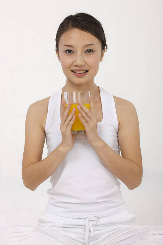 果汁,东方人,一个人,微笑,竖图,彩色,室内,白天,中国,亚洲,喝,图片,饮品,休闲装,饮料,享受,休闲,放松,美女,摄影,生活方式,轻松,可口,东亚,适口,女孩,女人,女性,亚洲人,中国人,年轻人,坐着,全身,影棚拍摄,高兴,愉快,bj174