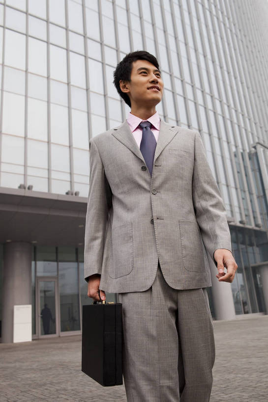 东方人,一个人,商务人士,商务男性,走,微笑,竖图,彩色,室外,白天,衬衫,西装,商务,成功,办公楼,信心,职员,建筑,中国,亚洲,套装,正装,公文包,图片,现代建筑,摩天大厦,商务楼,金融,摄影,经济,商务装,文件箱,贸易,工薪阶层,东亚,男人,男性,亚洲人,中国人,年轻人,白领,上班族,全身,衬衣,高兴,办公,商业,大楼,bj174