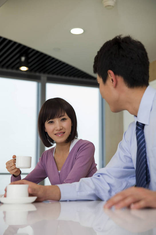 东方人,两个人,商务人士,商务男性,商务女性,办公室,竖图,彩色,室内,白天,衬衫,西装,商务,讨论,成功,信心,职员,中国,亚洲,套装,正装,工作,图片,喝茶,现代建筑,美女,金融,摄影,休息室,经济,商务装,贸易,工薪阶层,东亚,茶水间,男人,男性,女人,女性,亚洲人,中国人,年轻人,白领,上班族,交谈,坐着,半身,衬衣,高兴,办公,商业,bj174