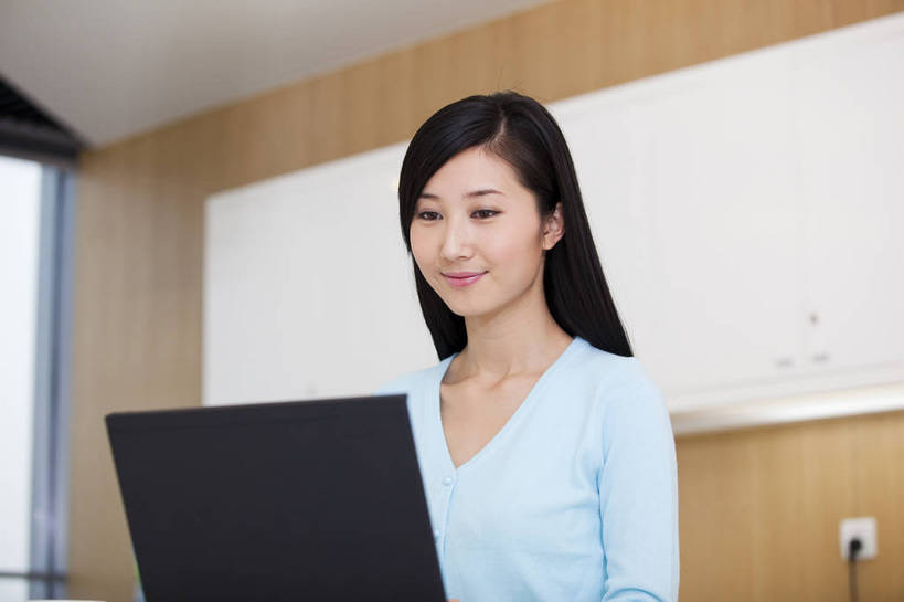 东方人,一个人,商务人士,商务女性,办公室,横图,彩色,室内,白天,西装,商务,成功,信心,职员,中国,亚洲,套装,正装,工作,图片,现代建筑,笔记本,美女,金融,摄影,休息室,经济,商务装,贸易,工薪阶层,东亚,茶水间,手提电脑,女人,女性,亚洲人,中国人,年轻人,白领,上班族,坐着,半身,高兴,办公,商业,bj174