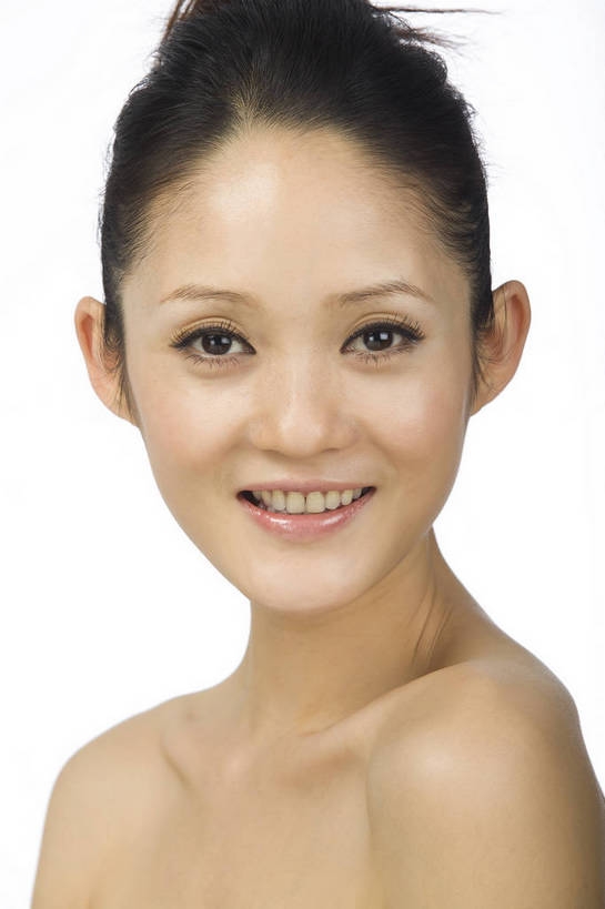 东方人,五官,眼睛,脸颊,头发,一个人,竖图,美容,时尚,北京,中国,仅一个年轻女性,仅一个女性,仅一个人,护肤,黑色,清洁,站着,休闲,健康,舒服,美女,头像,生活方式,皮肤,动作,毛发,年轻女性,女人,女性,中国人,年轻人,愉快,bj174