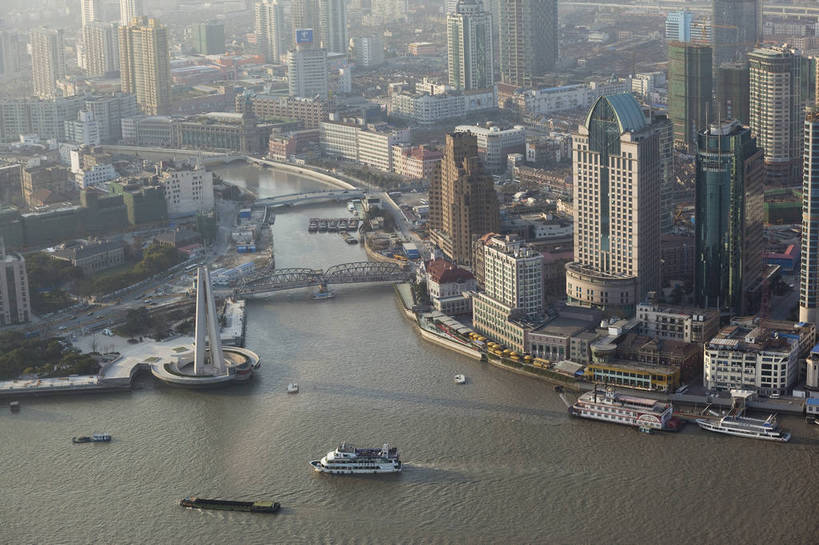 无人,横图,俯视,彩色,室外,白天,旅游,度假,办公楼,名胜古迹,标志建筑,城市,地标,建筑,上海,中国,遗迹,图片,建筑群,古迹,文物,娱乐,建设,现代,古建筑,黄浦江,浦东,现代建筑,地标建筑,外滩,享受,休闲,旅游胜地,摩天大厦,放松,摄影,鸟瞰,都市风光,文明,中国文化,金融中心,浦西,苏州河,外白渡桥,古文明,繁荣,旅行,bj174