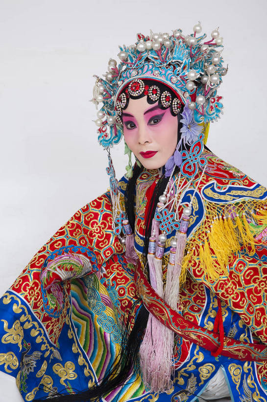 一个人,演员,竖图,彩色,白色背景,正面,化妆,北京,中国,亚洲,仅一个人,表演,艺术,造型,鲜艳,头饰,图片,注视,文化,脸谱,观察,看,站着,表情,竖,姿势,摄影,服饰,观看,动作,察看,关注,中国文化,戏剧,民族服饰,演出服,京剧,东亚,国粹,杨贵妃,青衣,女人,中国人,年轻人,半身,影棚拍摄,化装,中国戏曲,传统文化,舞台妆,bj174