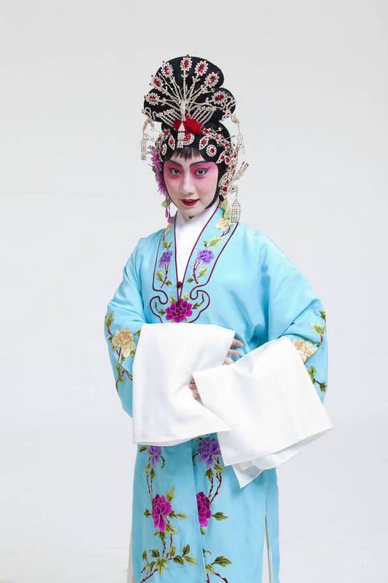 一个人,演员,竖图,彩色,白色背景,正面,化妆,北京,中国,亚洲,仅一个人,表演,艺术,造型,鲜艳,头饰,图片,注视,文化,脸谱,观察,看,站着,表情,竖,姿势,摄影,服饰,观看,动作,察看,关注,中国文化,戏剧,民族服饰,演出服,京剧,东亚,国粹,貂蝉,青衣,女人,中国人,年轻人,半身,影棚拍摄,化装,中国戏曲,传统文化,舞台妆,bj174