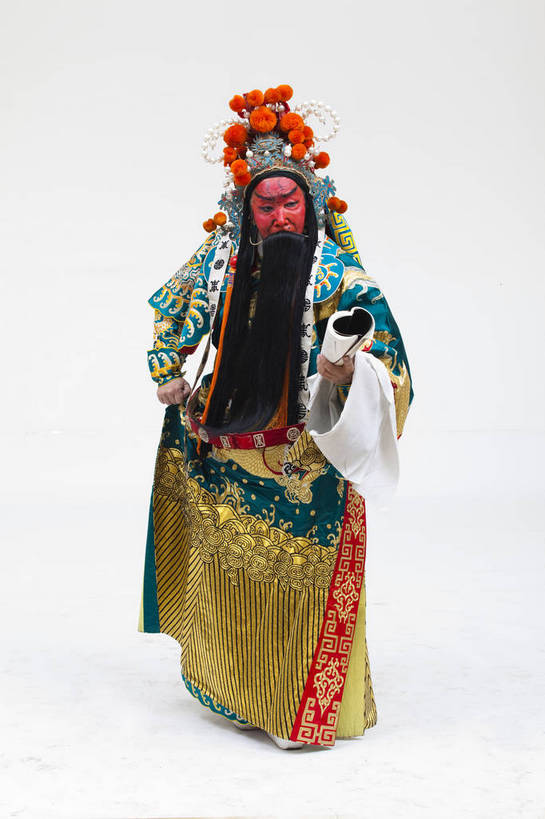 中年人,一个人,演员,竖图,彩色,白色背景,正面,化妆,北京,中国,亚洲,仅一个人,表演,艺术,造型,鲜艳,头饰,图片,注视,文化,脸谱,观察,看,站着,表情,竖,姿势,摄影,服饰,观看,动作,察看,关注,中国文化,戏剧,民族服饰,演出服,京剧,东亚,戏曲,国粹,关公,男人,中国人,全身,影棚拍摄,化装,中国戏曲,传统文化,舞台妆,角色,花脸,净,老生,须生,正生,bj174