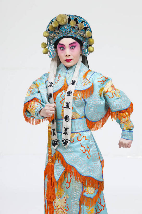 一个人,演员,竖图,彩色,白色背景,正面,化妆,北京,中国,亚洲,仅一个人,表演,艺术,造型,鲜艳,头饰,图片,注视,文化,脸谱,观察,看,站着,表情,竖,姿势,摄影,服饰,观看,动作,察看,关注,中国文化,戏剧,民族服饰,演出服,京剧,东亚,国粹,花木兰,女人,中国人,年轻人,半身,影棚拍摄,化装,中国戏曲,传统文化,舞台妆,刀马旦,bj174
