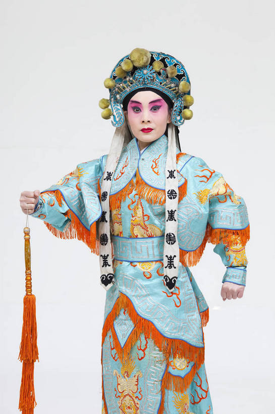 一个人,演员,竖图,彩色,白色背景,正面,化妆,北京,中国,亚洲,仅一个人,表演,艺术,造型,鲜艳,头饰,图片,注视,文化,脸谱,观察,看,站着,表情,竖,姿势,摄影,服饰,观看,动作,察看,关注,中国文化,戏剧,民族服饰,演出服,京剧,东亚,国粹,花木兰,女人,中国人,年轻人,半身,影棚拍摄,化装,中国戏曲,传统文化,舞台妆,刀马旦,bj174