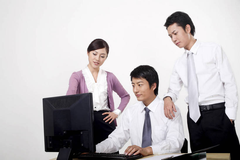 东方人,中年人,三个人,伙伴,朋友,商务人士,商务男性,商务女性,办公室,微笑,横图,彩色,室内,白天,正面,衬衫,制服,商务,讨论,友谊,成功,合作,团队,计划,竞争,职员,电脑,中国,亚洲,学习,套装,正装,研究,会议,办公用品,领带,年轻,注视,职业装,黄种人,东方,三个,站着,行业,职业,精神,美女,战略,金融,职场,经济,仔细,环境,行政,业务,公司,近景,商务装,贸易,管理人员,工薪阶层,联合,合谋,细心,细致,管理,交流,配合,认真,协作,男人,男性,女人,女性,亚洲人,中国人,年轻人,白领,商人,上班族,员工,沟通,坐着,衬衣,西服,办公,商业,白领阶层,办公室职员,bj174