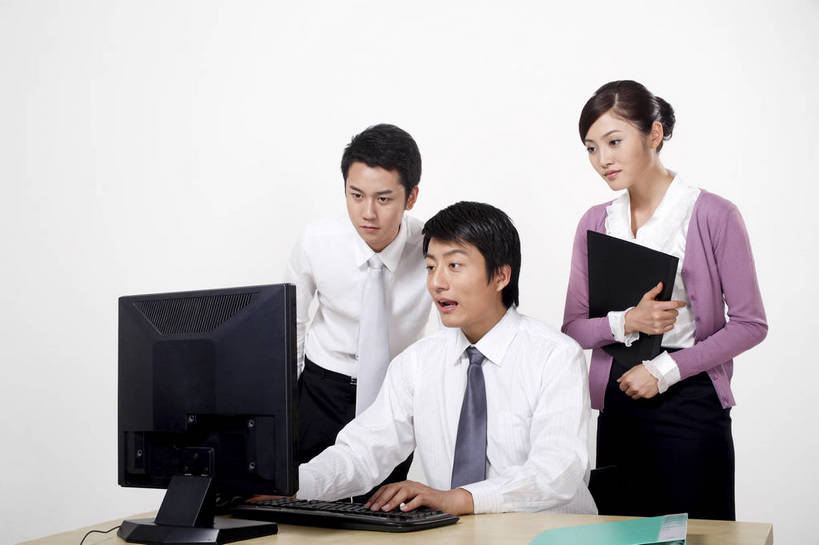 东方人,中年人,三个人,伙伴,朋友,商务人士,商务男性,商务女性,办公室,微笑,横图,彩色,室内,白天,正面,衬衫,制服,商务,讨论,友谊,成功,合作,团队,计划,竞争,职员,电脑,中国,亚洲,学习,套装,正装,研究,会议,办公用品,领带,年轻,注视,职业装,黄种人,东方,三个,站着,行业,职业,精神,美女,战略,金融,职场,经济,仔细,环境,行政,业务,公司,近景,商务装,贸易,管理人员,工薪阶层,联合,合谋,细心,细致,管理,交流,配合,认真,协作,男人,男性,女人,女性,亚洲人,中国人,年轻人,白领,商人,上班族,员工,沟通,坐着,衬衣,西服,办公,商业,白领阶层,办公室职员,bj174