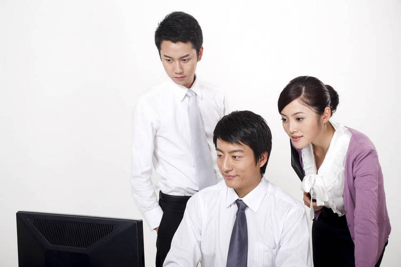 东方人,中年人,三个人,伙伴,朋友,商务人士,商务男性,商务女性,办公室,微笑,横图,彩色,室内,白天,正面,衬衫,制服,商务,讨论,友谊,成功,合作,团队,计划,竞争,职员,电脑,中国,亚洲,学习,套装,正装,研究,会议,办公用品,领带,年轻,注视,职业装,黄种人,东方,三个,站着,行业,职业,精神,美女,战略,金融,职场,经济,仔细,环境,行政,业务,公司,近景,商务装,贸易,管理人员,工薪阶层,联合,合谋,细心,细致,管理,交流,配合,认真,协作,男人,男性,女人,女性,亚洲人,中国人,年轻人,白领,商人,上班族,员工,沟通,坐着,衬衣,西服,办公,商业,白领阶层,办公室职员,bj174