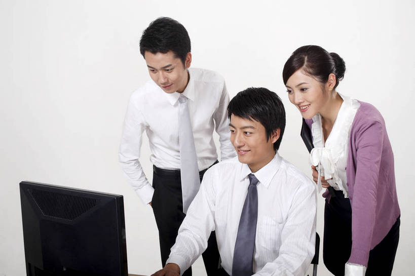 东方人,中年人,三个人,伙伴,朋友,商务人士,商务男性,商务女性,办公室,微笑,横图,彩色,室内,白天,正面,衬衫,制服,商务,讨论,友谊,成功,合作,团队,计划,竞争,职员,电脑,中国,亚洲,学习,套装,正装,研究,会议,办公用品,领带,年轻,注视,职业装,黄种人,东方,三个,站着,行业,职业,精神,美女,战略,金融,职场,经济,仔细,环境,行政,业务,公司,近景,商务装,贸易,管理人员,工薪阶层,联合,合谋,细心,细致,管理,交流,配合,认真,协作,男人,男性,女人,女性,亚洲人,中国人,年轻人,白领,商人,上班族,员工,沟通,坐着,衬衣,西服,办公,商业,白领阶层,办公室职员,bj174