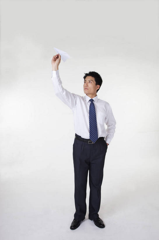 东方人,一个人,商务人士,办公室,站,微笑,竖图,彩色,室内,白天,白色背景,正面,衬衫,商务,时尚,快乐,纯洁,成功,信心,北京,中国,亚洲,仅一个人,正装,造型,工作,图片,领带,职业装,现代,职业,表情,活力,可爱,童年,童趣,自信,姿势,摄影,生活方式,纸飞机,场所,商务中心,童真,烂漫,无邪,投掷,天真,男人,男性,年轻男性,亚洲人,中国人,年轻人,白领,全身,影棚拍摄,办公,bj174