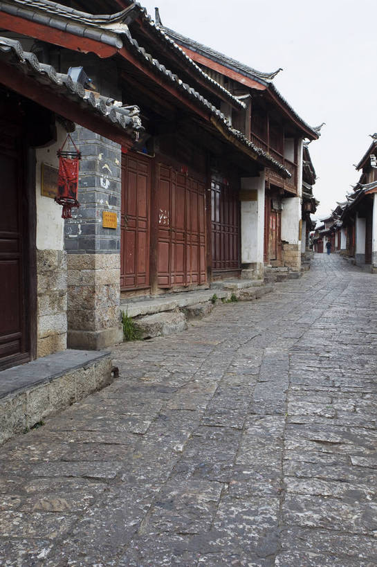 无人,竖图,彩色,室外,白天,旅游,度假,美景,名胜古迹,标志建筑,城市,道路,地标,建筑,街道,路,公路,丽江,中国,遗迹,民俗,图片,景观,建筑群,交通,古典,古迹,历史,文物,娱乐,建设,古建筑,云南,民居,古镇,古代,地标建筑,享受,休闲,旅游胜地,景色,放松,摄影,都市风光,文明,中国文化,古文明,古远,马路,旅行,旧居,传统文化,bj174