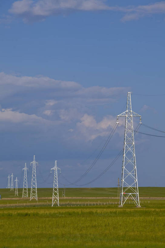 无人,竖图,彩色,室外,白天,草地,草原,田园,中国,亚洲,放牧,电力,钢材,电缆,电线,图片,支架,电塔,白云,天空,自然,蒙,摄影,能源,风光,支撑,资源,原野,供电设备,高压线,东亚,高压电塔,内蒙古,高压输电线,中华人民共和国,华北地区,高压电线塔,高压塔,内蒙古自治区,呼伦贝尔,bj174